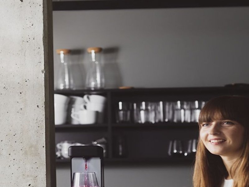 Detailopname van de tapplaat van het H2YO station in de pantry